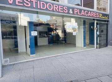 Local comercial · 310m² · 2 Ambientes · Gran Local - 8 Baños - Doble Ingreso - Av Castro Barros
