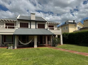 Casa · 350m² · 7 Ambientes · 2 Cocheras · Casa en Venta Country Jockey Club 4 Dorm.