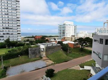 Departamento · 88m² · 3 Ambientes · 1 Cochera · Departamento en Playa Brava