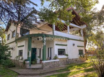 Quinta vacacional · 205m² · 6 Ambientes · 1 Cochera · Casa Quinta en Venta en Moreno
