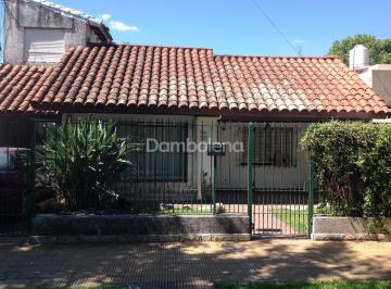 Casa · 210m² · 3 Ambientes · 1 Cochera · Casa Chalet en Venta en Moreno, G. B. a. Zona Oeste