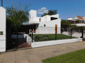 Casa · 300m² · 5 Ambientes · 3 Cocheras · Casa Chalet en Venta, Merlo