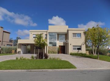 Casa · 271m² · 7 Ambientes · 2 Cocheras · Casa en Venta en Terravista