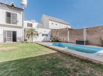 Casa · 210m² · 6 Ambientes · Casa Chalet en Venta en Ituzaingó