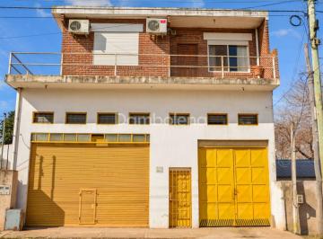 Casa · 293m² · 4 Ambientes · Casa en Venta o Permuta Ubicado en Moreno, G. B. a. Zona Oeste
