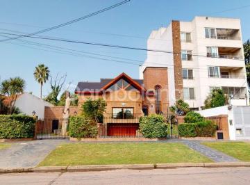 Casa · 450m² · 4 Ambientes · 1 Cochera · Casa en Venta o Permuta Ubicado en Moreno, G. B. a. Zona Oeste