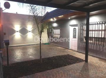 Casa · 190m² · 4 Ambientes · 2 Cocheras · Casa en Venta o Permuta Ubicado en San Antonio de Padua, Merlo, G. B. a. Zona Oeste