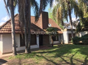 Casa · 345m² · 4 Ambientes · 2 Cocheras · Casa Chalet en Venta o Permuta Ubicado en Moreno, G. B. a. Zona Oeste
