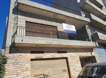 Casa · 180m² · 4 Ambientes · 2 Cocheras · Casa en Venta 4 Ambientes Multifamiliar