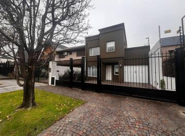 Casa · 200m² · 4 Ambientes · 1 Cochera · Venta de Casa 4 Ambientes - Castelar Norte
