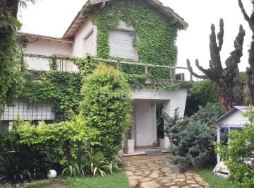 Casa · 610m² · 4 Ambientes · 1 Cochera · Casa en Venta Ubicado en Moreno, G. B. a. Zona Oeste