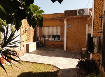 Casa · 143m² · 3 Ambientes · 1 Cochera · Casa Chalet en Venta o Permuta Ubicado en Merlo, G. B. a. Zona Oeste