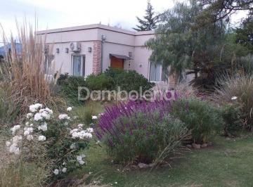 Casa · 263m² · 6 Cocheras · Turístico Cabaña en Venta o Permuta Ubicado en Capilla del Monte, Punilla, Córdoba
