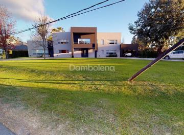 Casa · 500m² · 5 Dormitorios · 2 Cocheras · Casa en Venta, San Diego, Moreno
