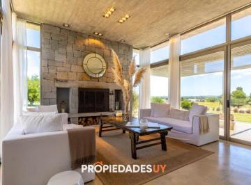 Foto1 · Hermosa Casa en Venta