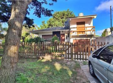 Casa · 98m² · 6 Ambientes · 1 Cochera · Casa en Excelente Estado! en Santa Teresita!