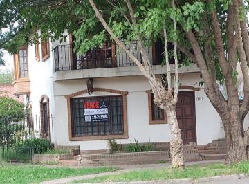 Casa de 4 ambientes, Morón · Chalet Tipo Colonial. Oportunidad! Permuta
