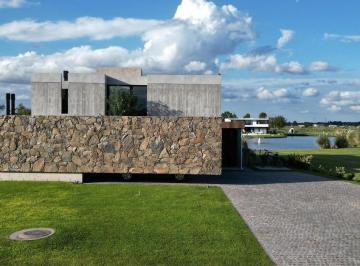 Casa de 5 ambientes, Ezeiza · Espectacular Casa en Venta en Terralagos Canning con Fondo a Laguna