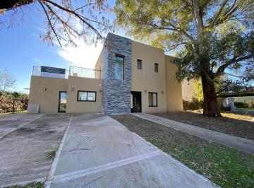 Casa · 211m² · 6 Ambientes · 4 Cocheras · Casa en Venta Haras Santa Maria