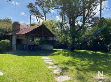 Foto1 · Vende Casa de 3 Dorm., con Piscina y Parrillero en Punta del Este.