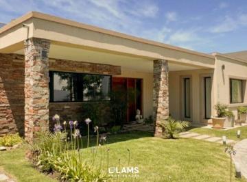 Casa · 210m² · 3 Ambientes · Casa en Venta - 3 Ambientes con Piscina en Barrio Privado Arenas del Sur