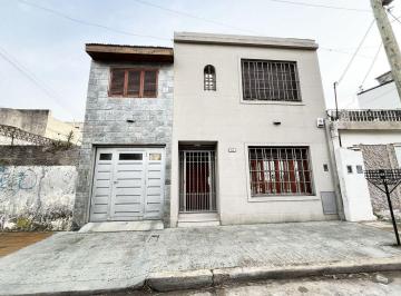 BAT-BAT-3368_2 · Casa 4 Ambientes. | Gonzalez Castillo Al 600