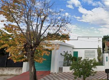 Casa · 219m² · 4 Ambientes · 1 Cochera · Hermosa Casa 4 Amb - Barcelo 570 V. Domínico U$s 135.000