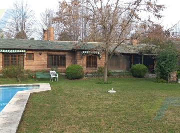 Casa · 194m² · 6 Ambientes · 2 Cocheras · Venta de Casa de 290 m² en Robles del Monarca, Lote Central de 1603 m²