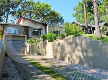 Casa · 1007m² · 4 Ambientes · 1 Cochera · Casa - Carilo