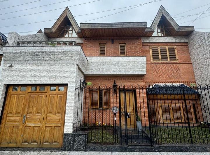 Casa · 200m² · 5 Ambientes