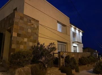 Casa · 450m² · 4 Ambientes · 1 Cochera · Hermosa Casa en Km3