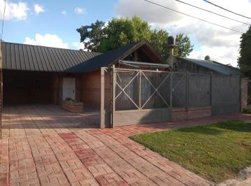 Casa · 200m² · 4 Ambientes · 1 Cochera · Casa 4 Amb con Fondo y Pileta Acepta Permuta Mitad de Valor!