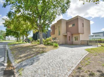 Casa · 143m² · 6 Ambientes · Casa en Fincas de Hudson