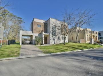 Casa · 146m² · 5 Ambientes · 1 Cochera · Casa en Fincas de Hudson