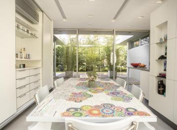 Casa · 574m² · 5 Ambientes · 7 Cocheras · Excelente Casa Lista Para Mudarse