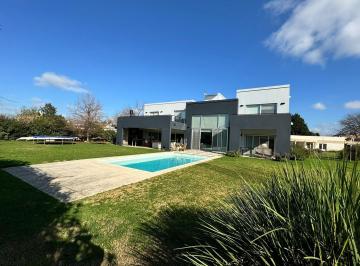 Casa · 416m² · 5 Ambientes · 2 Cocheras · Alquiler Casa B°cdo Buenos Aires Golf