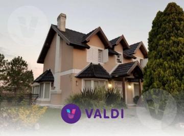 Casa · 800m² · 5 Ambientes · 2 Cocheras · Casa en Venta y Alquiler - Barrio Echeverria del Lago, Canning