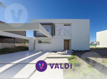 Casa · 153m² · 5 Ambientes · 2 Cocheras · Casa en Venta - Barrio Santa Juana, Canning