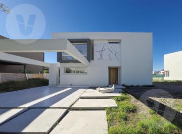Casa · 153m² · 5 Ambientes · 2 Cocheras · Casa en Venta y Alquiler - Barrio Santa Juana, Canning