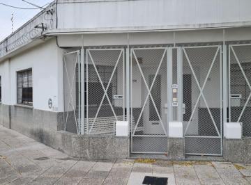 Casa · 105m² · 4 Ambientes · 1 Cochera · Venta Casa 4 Amb con Jardín y Cochera en J. Mármol