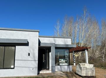 Casa de 5 ambientes, Costa del Este · Geranios y Malvones