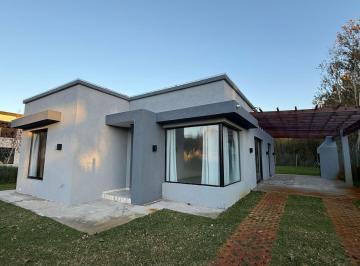 Casa de 5 ambientes, Costa del Este · Geranios y Malvones
