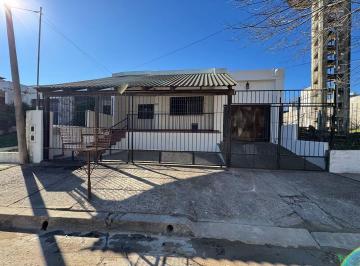Casa · 181m² · 3 Dormitorios · 1 Cochera · Vendo Casa en Concepción del Uruguay, Entre Ríos