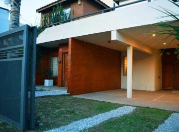 PH · 237m² · 6 Ambientes · 2 Cocheras · Vendo Hermosa Casa, 2 Plantas 3 Dor. Pileta, Asador Barrio Parque (Alquilada)
