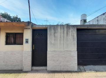 Casa · 66m² · 4 Ambientes · 1 Cochera · Casa en Lomas del Mirador