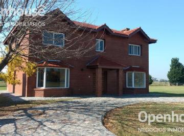 Casa · 240m² · 5 Ambientes · Casa - Los Alcanfores