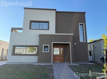 Casa · 221m² · 6 Ambientes · 2 Cocheras · Impecable Casa de 6 Ambientes en Barrio San Pablo! Posibilidad de Financiación