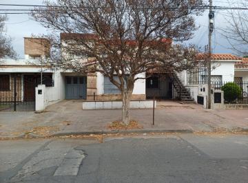 Casa de 8 ambientes, Córdoba · Oportunidad Barrio Maipú, Ideal Para Renta! Casa + Departamento en P. A.