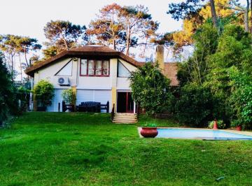 Casa · 257m² · 4 Ambientes · 1 Cochera · Venta Casa 3 Dorm. en Pinares Punta del Este