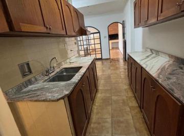 Casa de 7 ambientes, Córdoba · Amplia Casa Zona Bv. Los Alemanes
